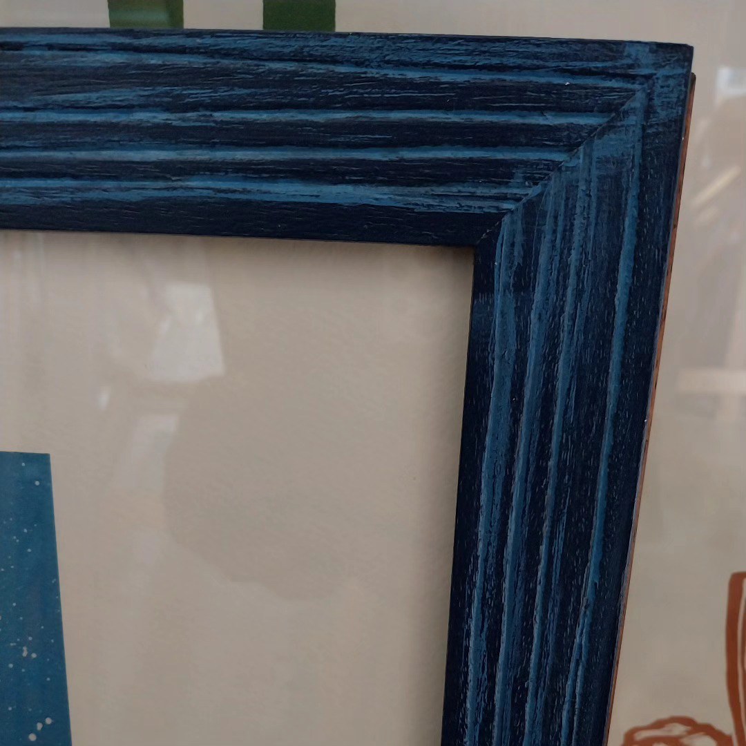 Cornice graffiata a mano, bicolore