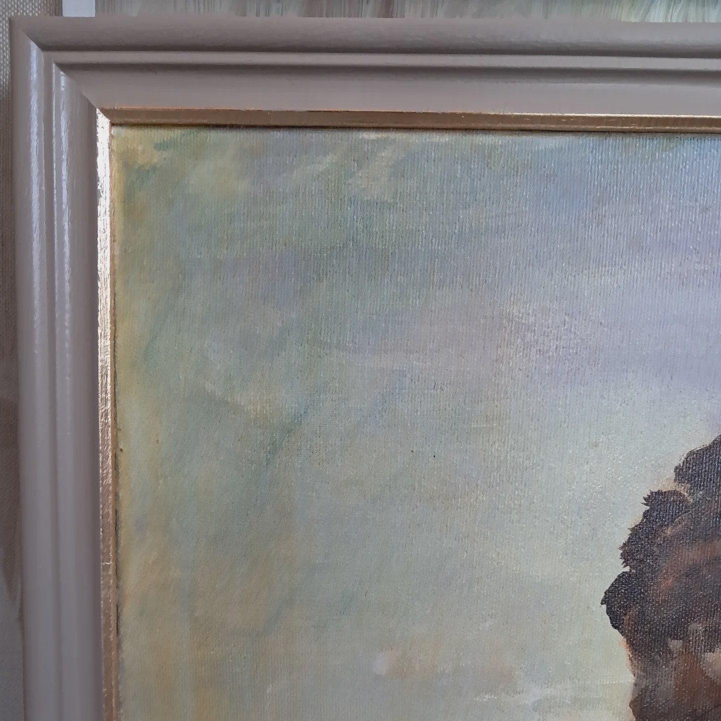 Cornice classica in colore tortora con filo oro imitazione in foglia
